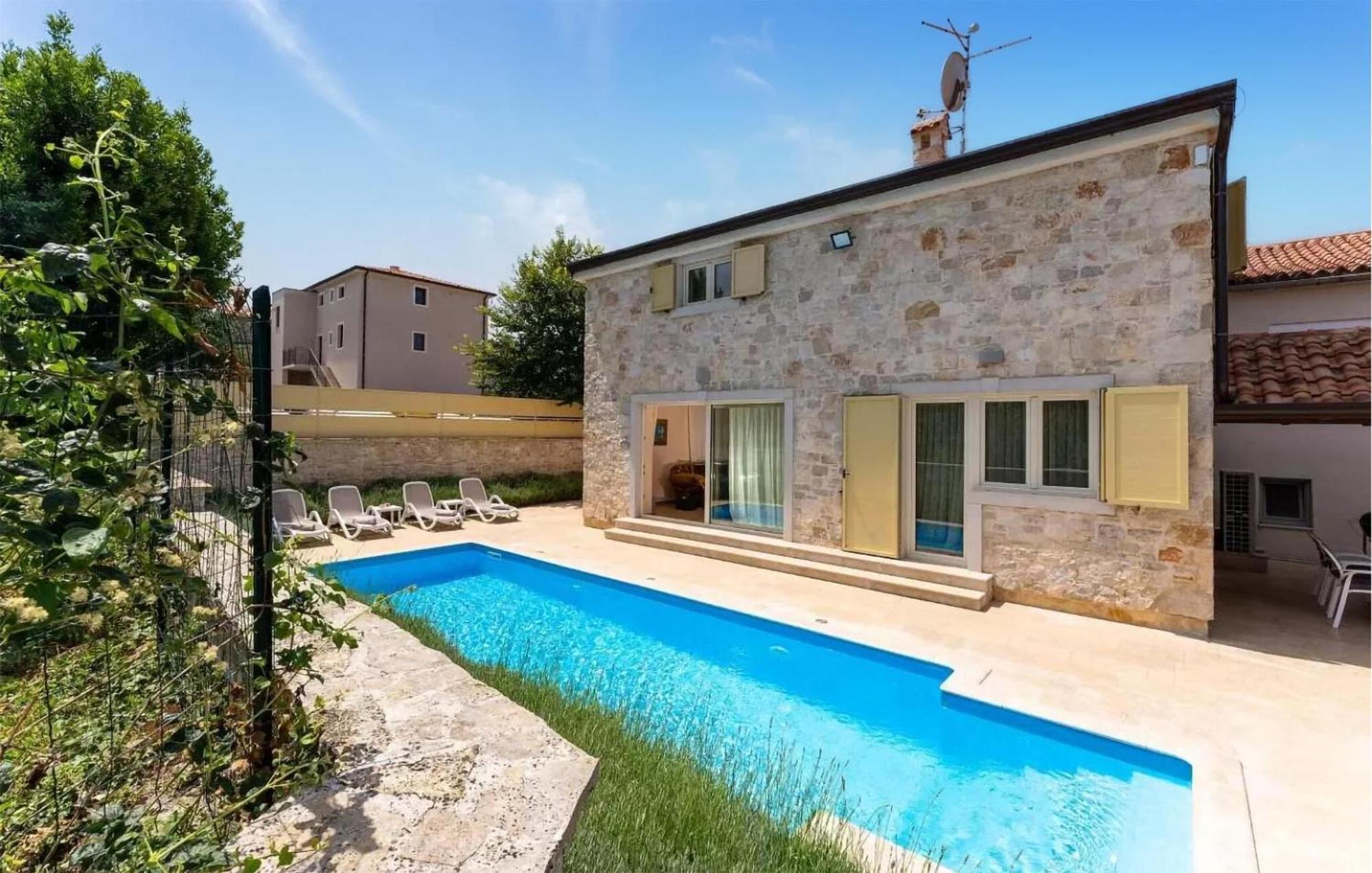 Holiday home Ema