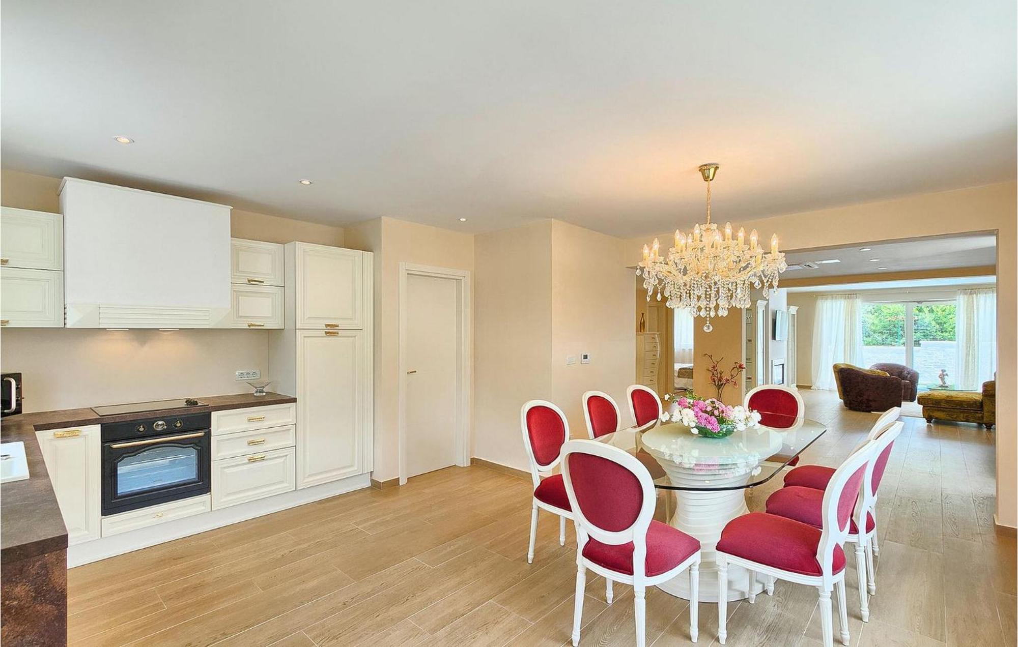 Holiday home Ema